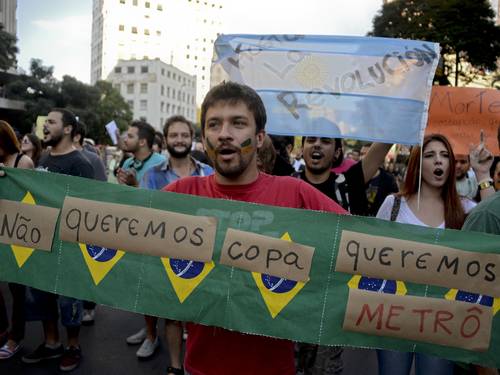 Manifestações em Belo Horizonte durante a Copa das Confederações. Foto: Eitan Abramovich_AFP